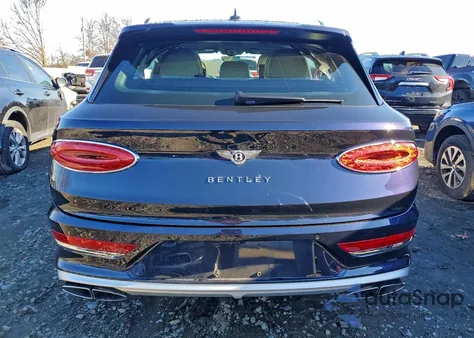 2023 Bentley Bentayga z USA, uszkodzony, nr VIN SJAHT2ZV3PC017079